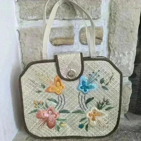 Vintage gorgeous straw rattan woven floral embroidered purse bag 1960s